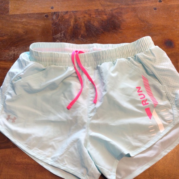 Under Armour Women’s Heat Gear Shorts Size Small - Picture 1 of 4